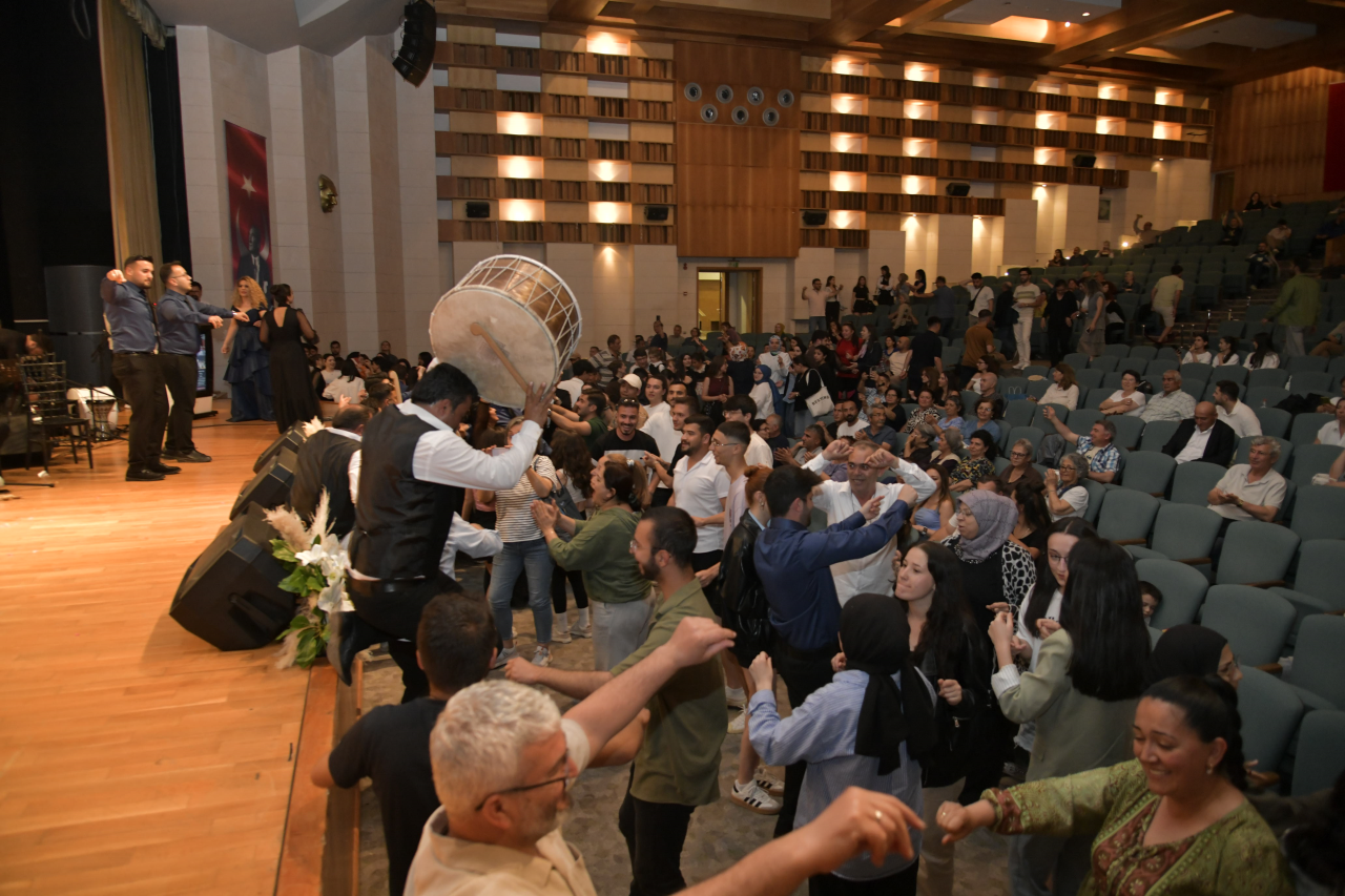 MSKÜ’de Türkü Gecesi: Köksal Ertaş ve Kırşehir Abdalları Sahne Aldı