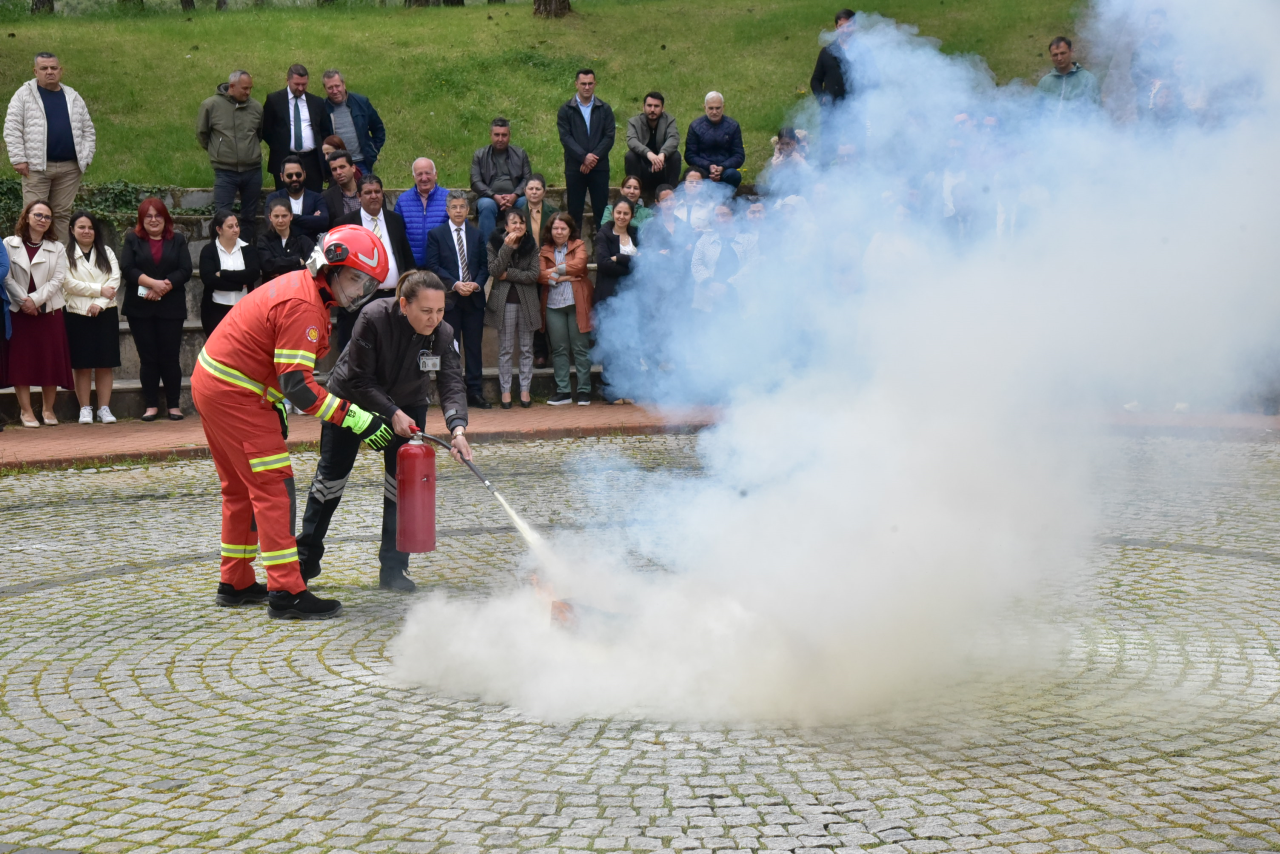 Akademik ve İdari Personele Uygulamalı Yangın Eğitimi