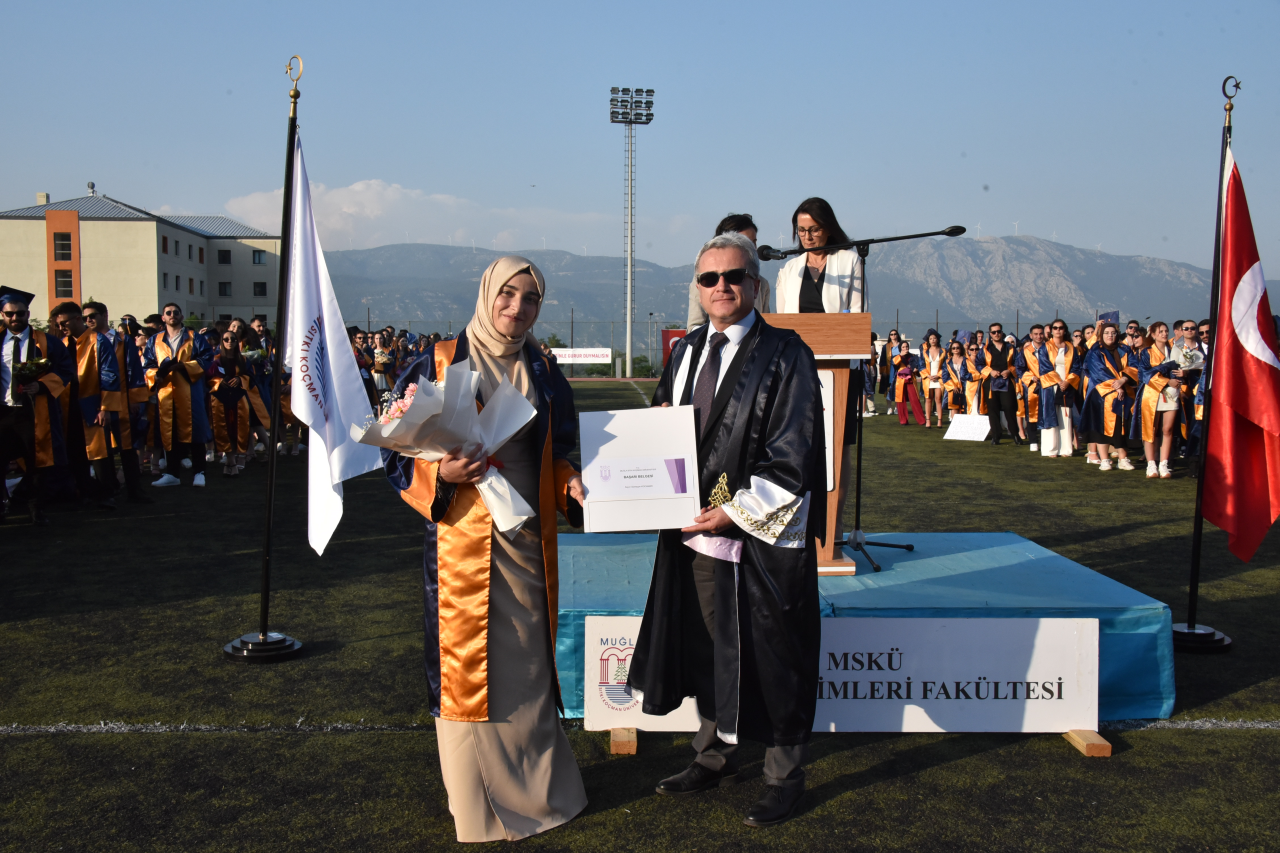 Sağlık Bilimleri Fakültesi’nde Mezuniyet Heyecanı