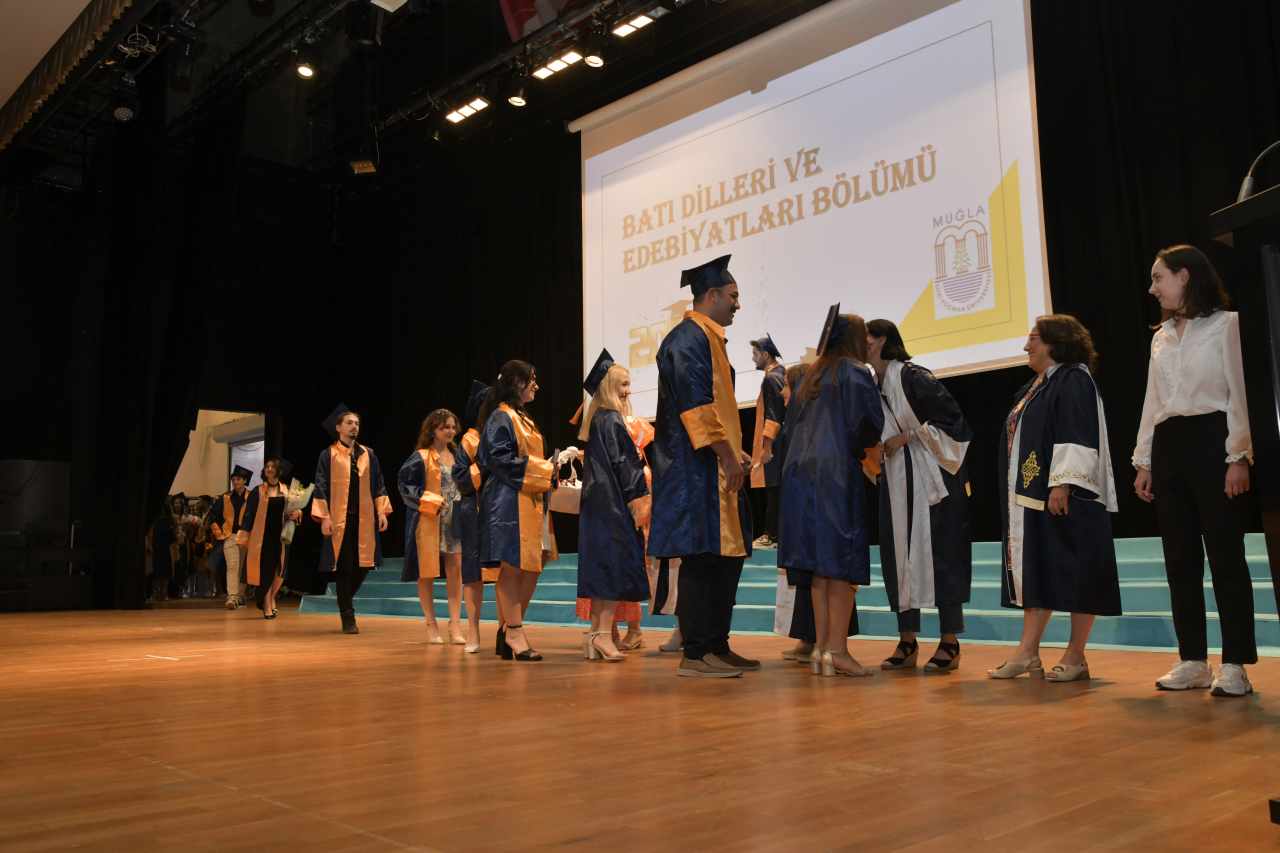 MSKÜ Fen-Edebiyat Fakültesi Mezunlarını Gururla Uğurladı