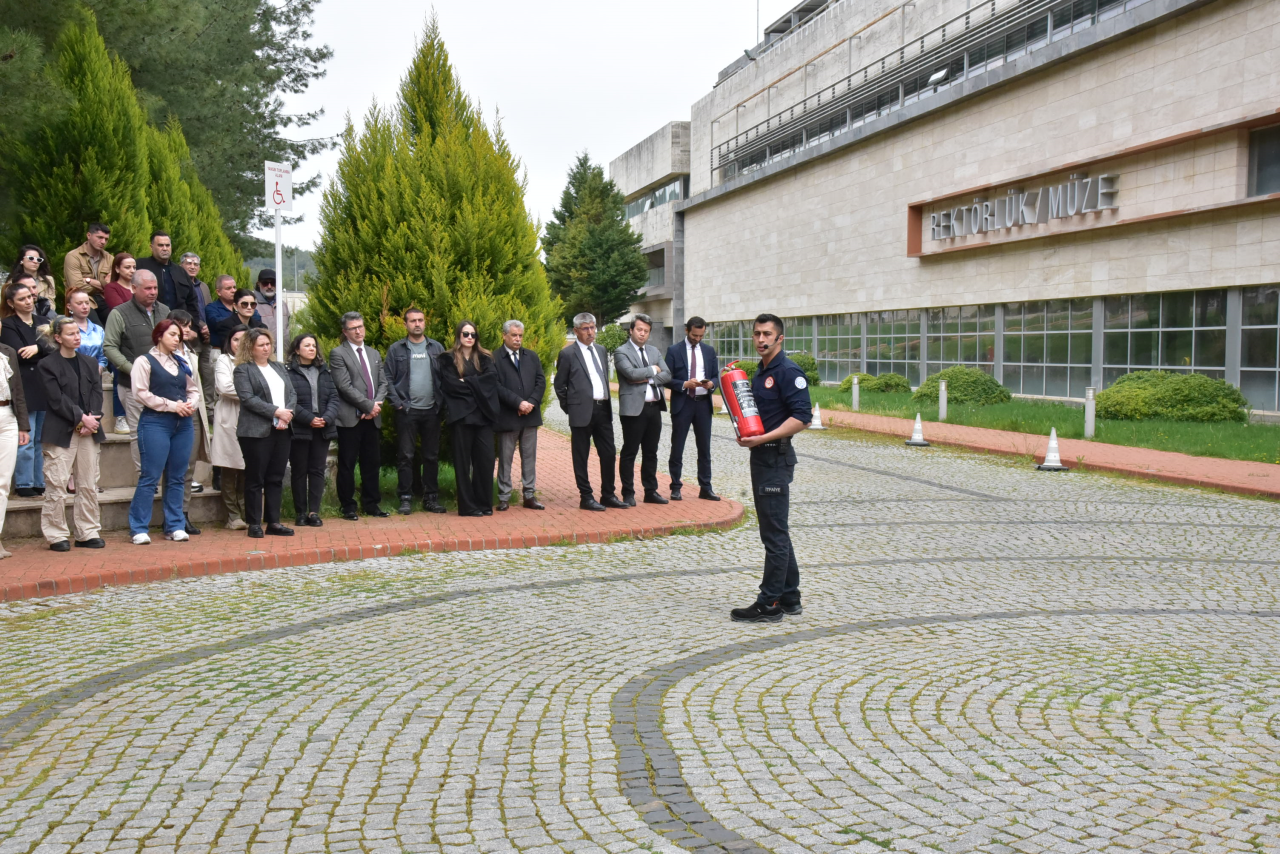 Akademik ve İdari Personele Uygulamalı Yangın Eğitimi