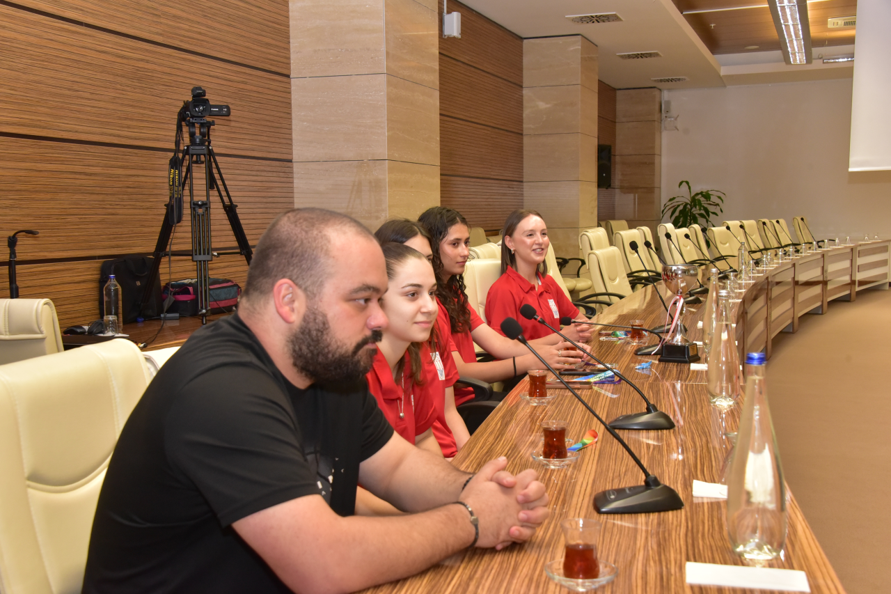 Rektör Prof. Dr. Kaçar, Şampiyon Sporcuları Ağırladı