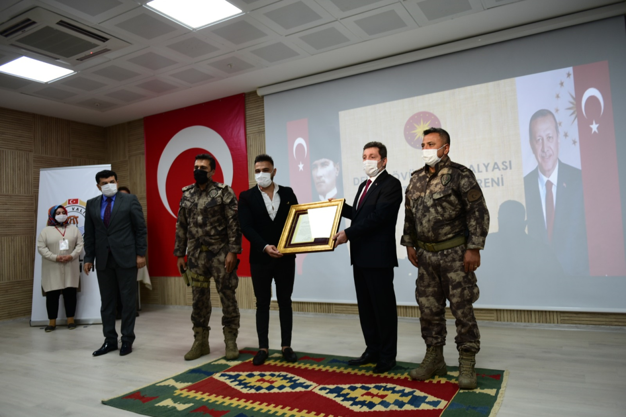 Şehit Yakınları ve Gazilere Devlet Övünç Madalyası Verildi