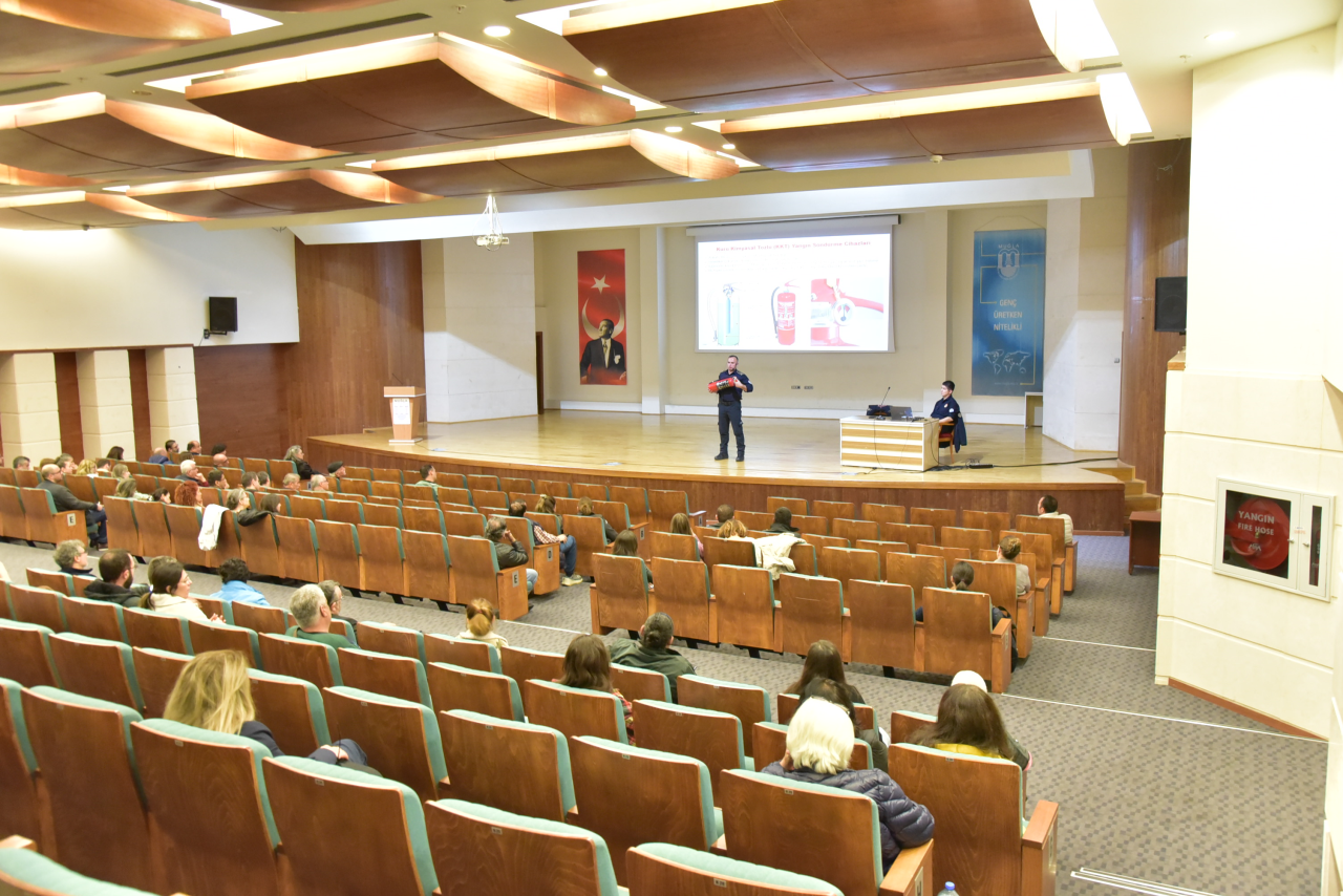 Akademik ve İdari Personele Uygulamalı Yangın Eğitimi