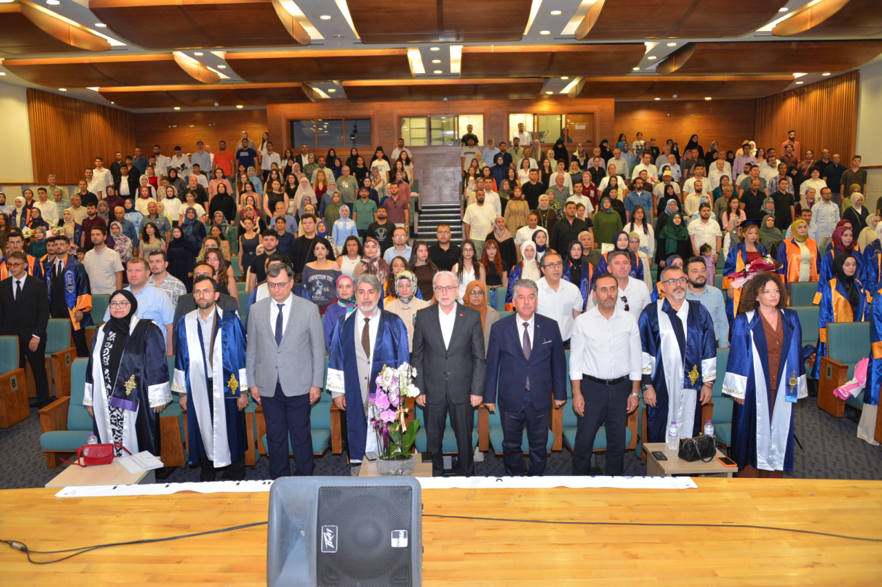 İslami İlimler Fakültesi Mezunlarını Uğurladı