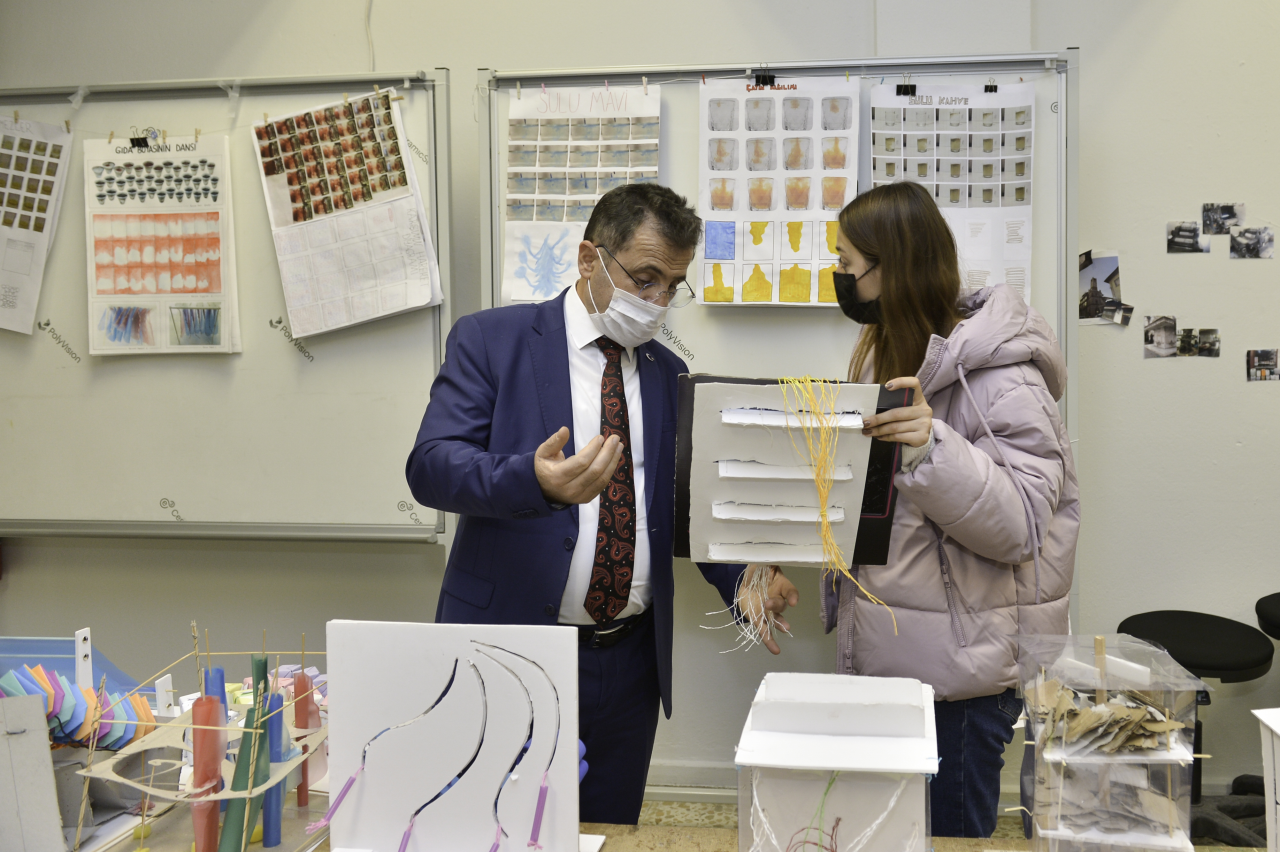 Mimarlık Fakültesi Öğrencilerinin "Karışım" Sergisi Açıldı
