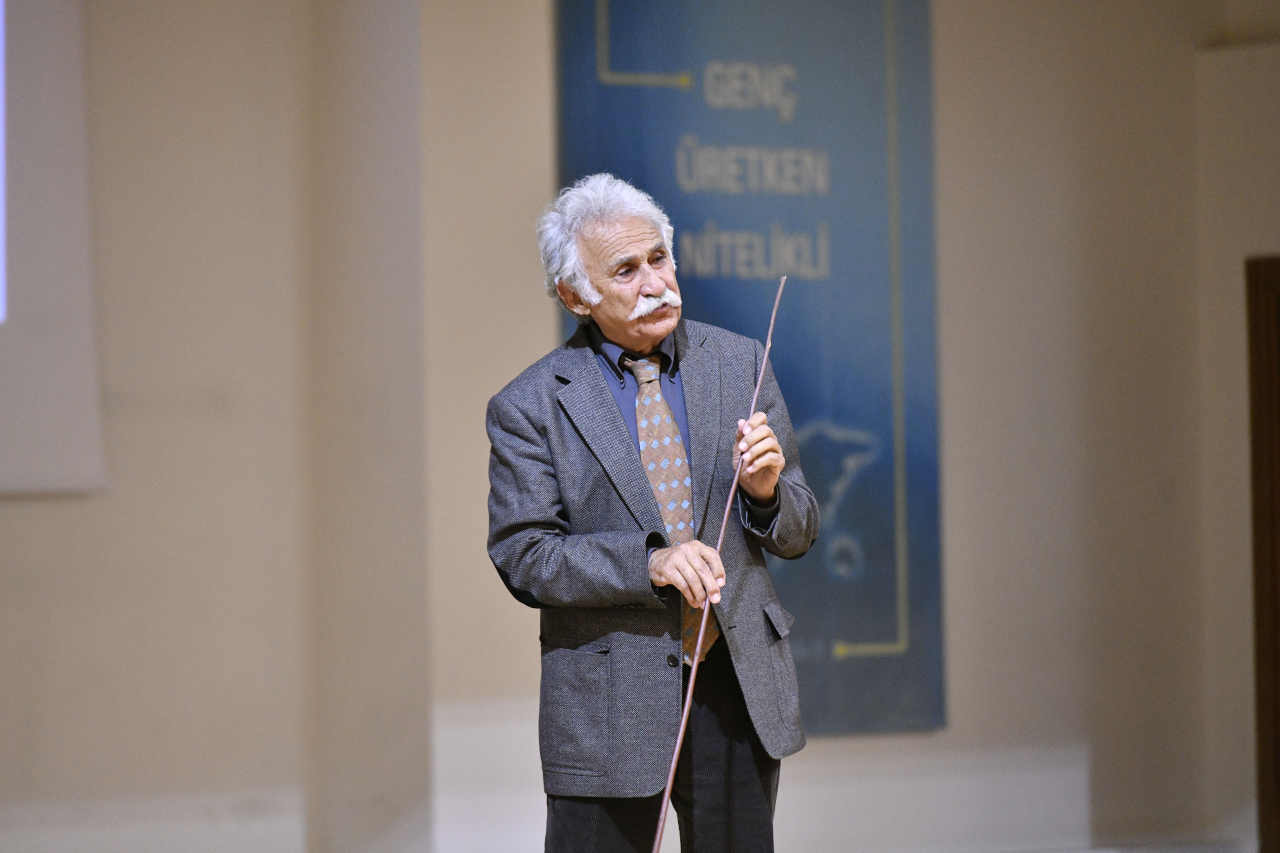 Anadolu Arkeolojisinin Duayeni Fahri Işık, MSKÜ’de Öğrencilerle Buluştu