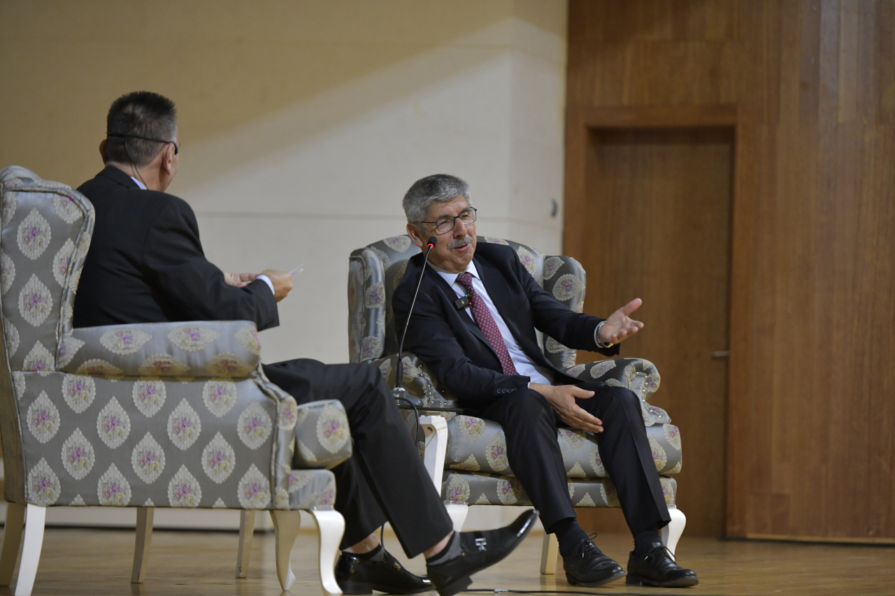 MSKÜ’de Gençlik Yılı Söyleşisi: Rektör Kaçar Öğrencilerle Buluştu