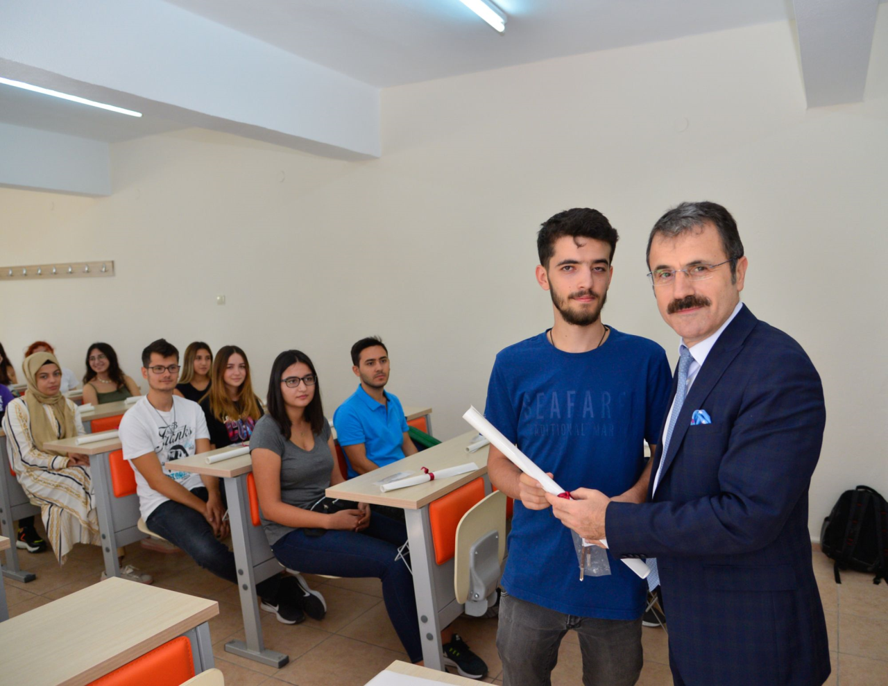 Üniversitemiz Rektörü Prof. Dr. Hüseyin Çiçek, Diş Hekimliği Fakültesi İlk Dönem Öğrencileriyle Bir Araya Geldi