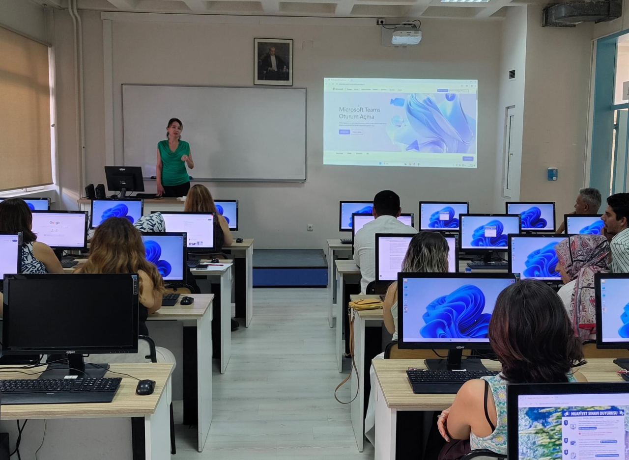 Edebiyat Fakültesi Personeline Dijitalleşme Eğitimi