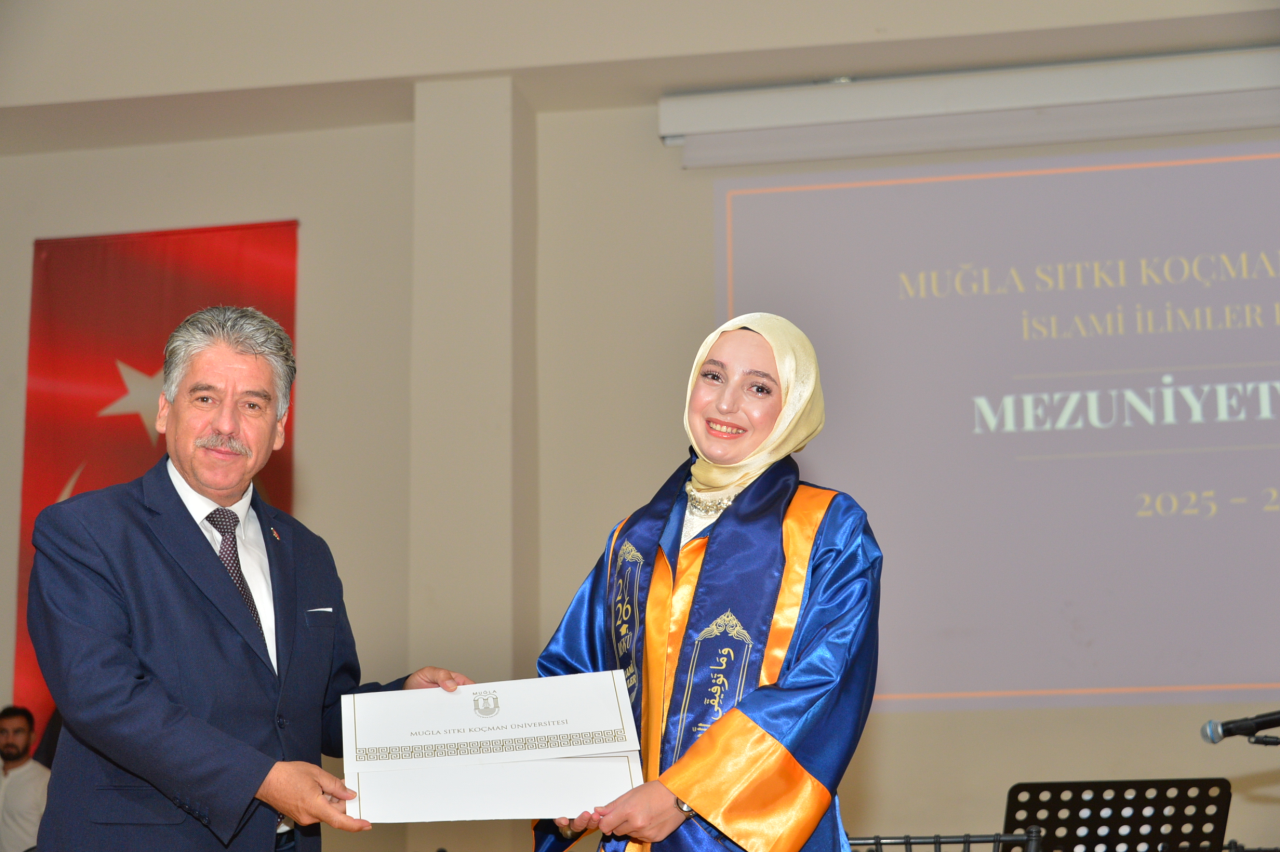 İslami İlimler Fakültesi Mezunlarını Uğurladı