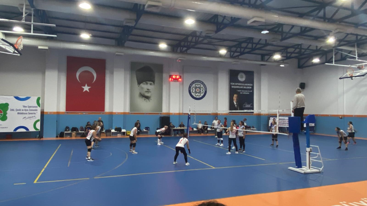 MSKÜ Veteran Kadın Voleybol Takımı Cumhuriyet Kupası’nın Sahibi