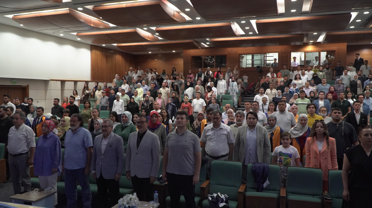 Mimarlık ve İlahiyat Fakültesi’nde Mezuniyet Sevinci Yaşandı