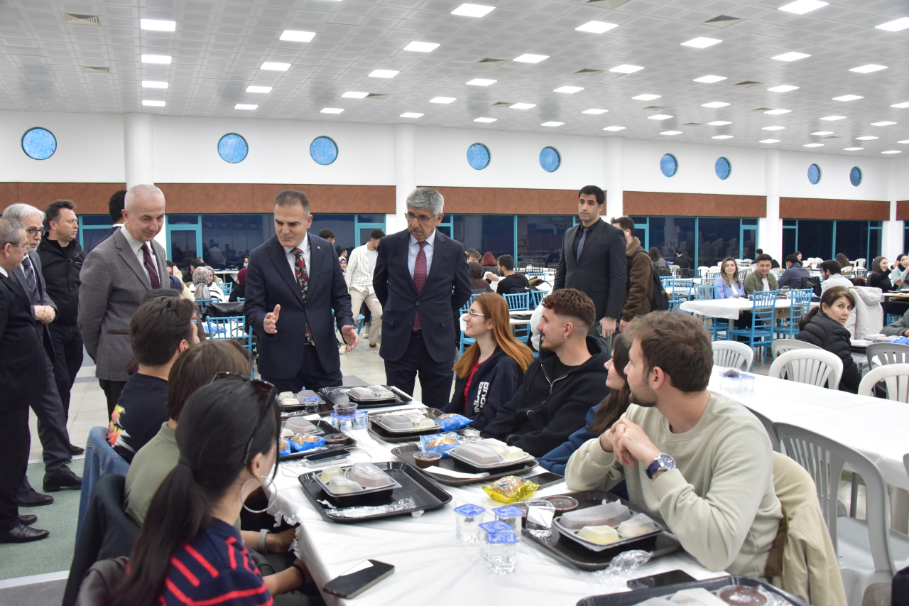 MSKÜ’de Ramazan Sofrası: Öğrenciler ve Protokol Aynı Sofrada