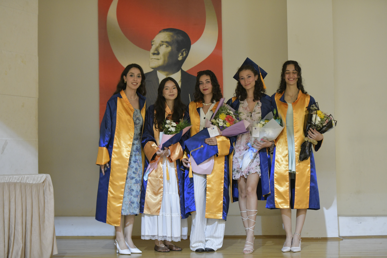 Edebiyat Fakültesi Mezunlarını Geleceğe Uğurladı