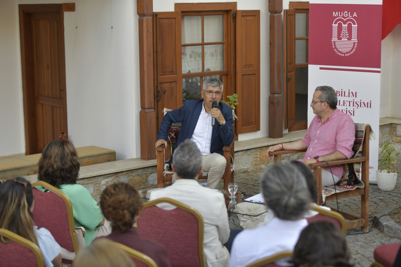 Tarih, Bilim Kafe’de Konuşuldu: “Tarihçi Ne Söyler? Ne Saklar?”
