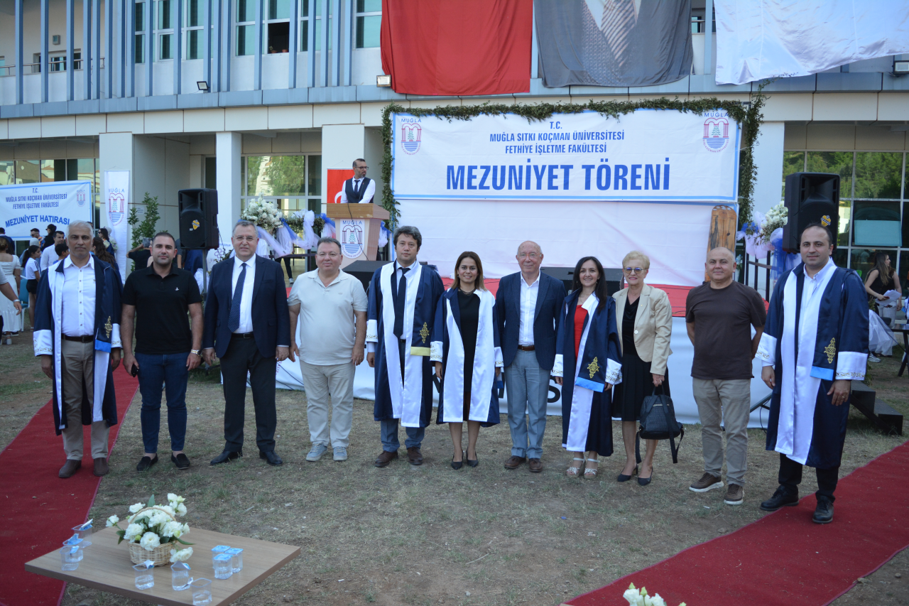 Fethiye İşletme Fakültesi’nde Mezuniyet Sevinci