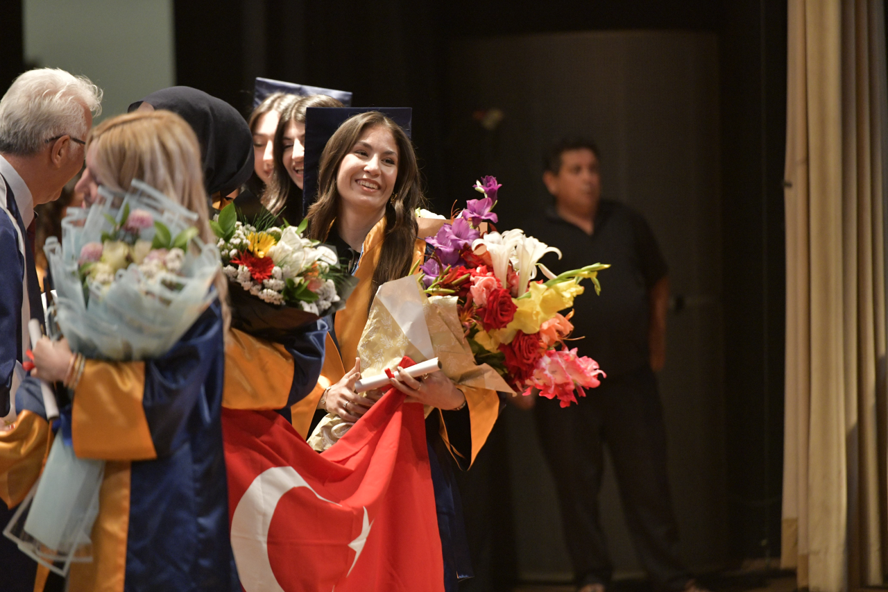 Edebiyat Fakültesi Mezunlarını Geleceğe Uğurladı