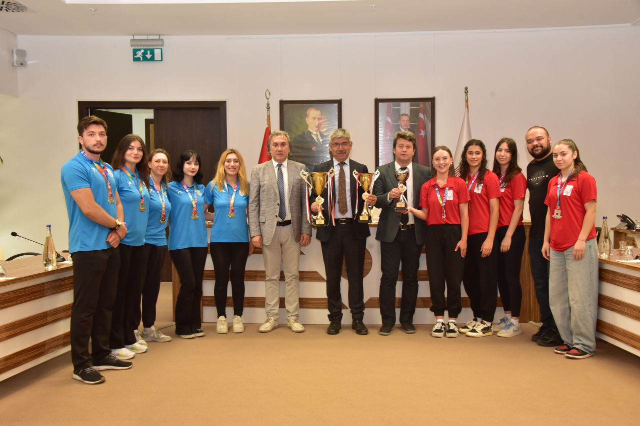 Rektör Prof. Dr. Kaçar, Şampiyon Sporcuları Ağırladı