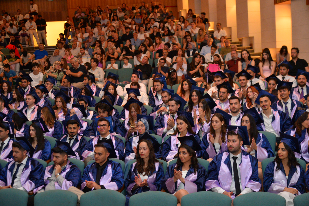 Tıp Fakültesi Yeni Hekimlerini Uğurladı