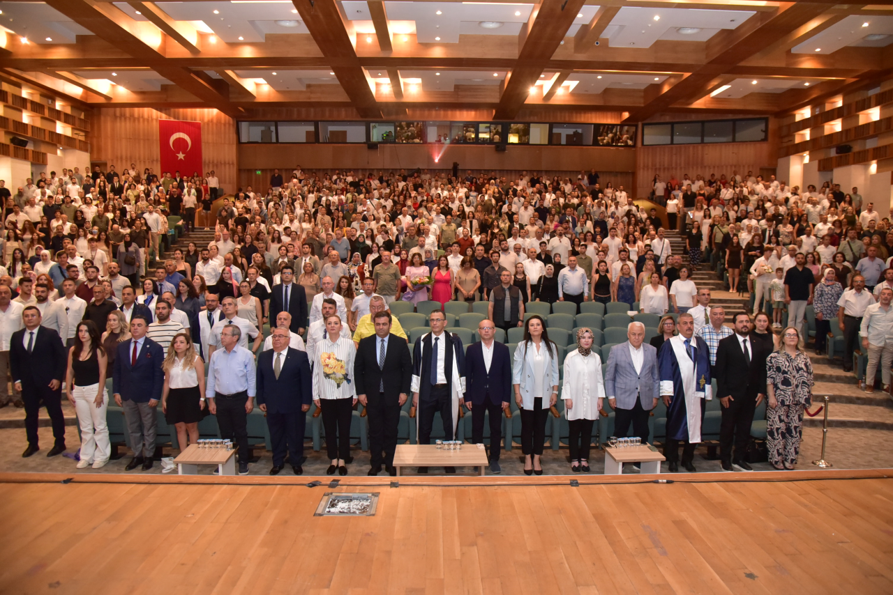 Tıp Fakültesi Geleceğin Hekimlerini Uğurladı