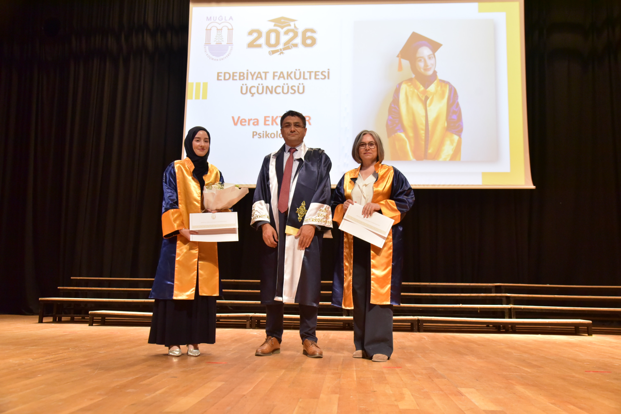 Edebiyat Fakültesi Mezunlarını Geleceğe Uğurladı