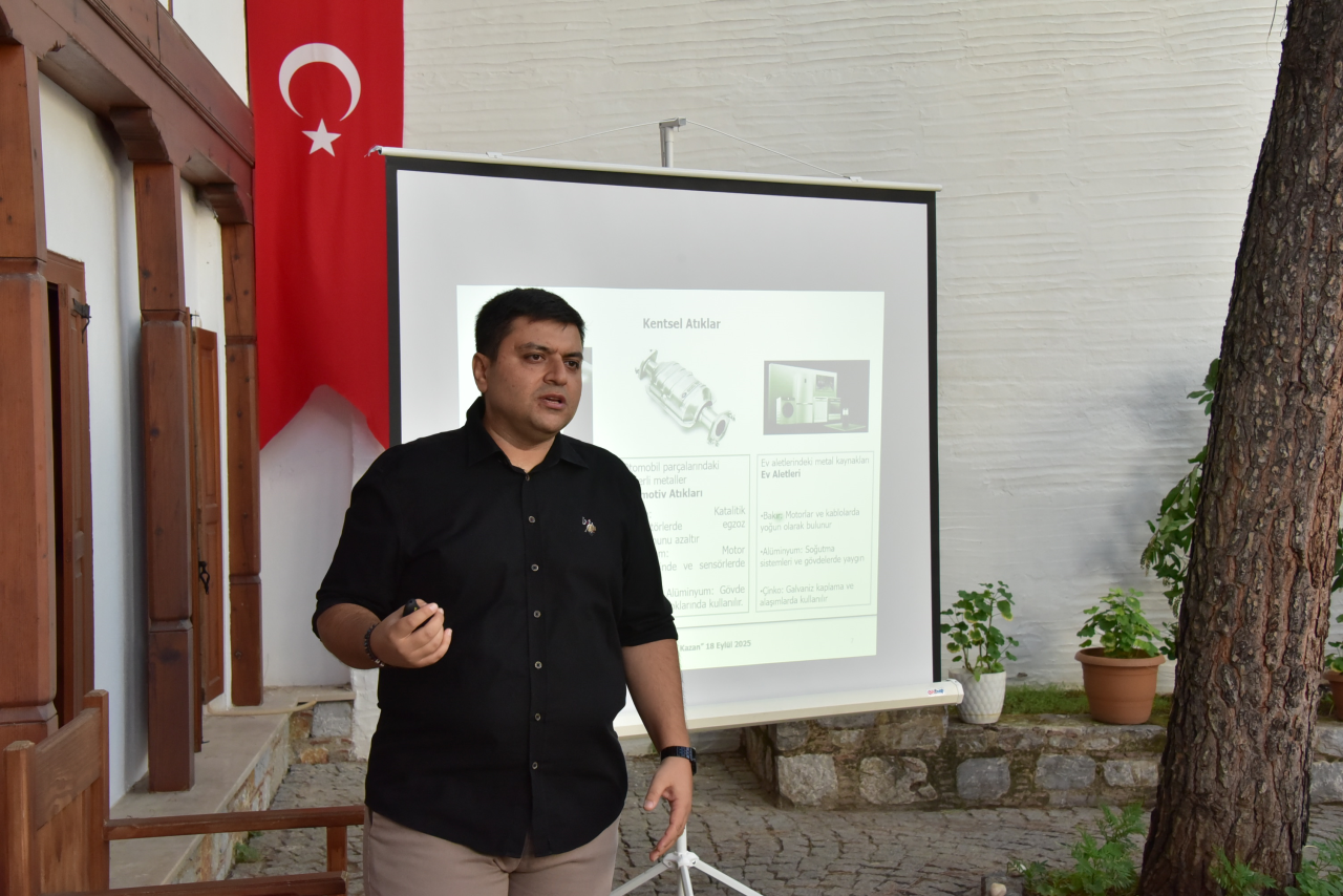 Bilim Kafe’de Bu Kez İkincil Kaynakların Önemi Konuşuldu 