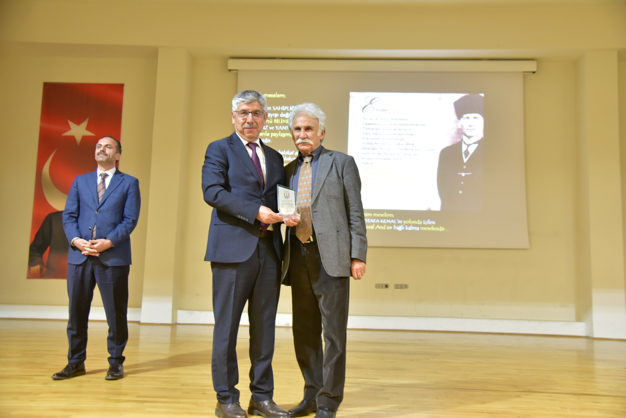 Anadolu Arkeolojisinin Duayeni Fahri Işık, MSKÜ’de Öğrencilerle Buluştu