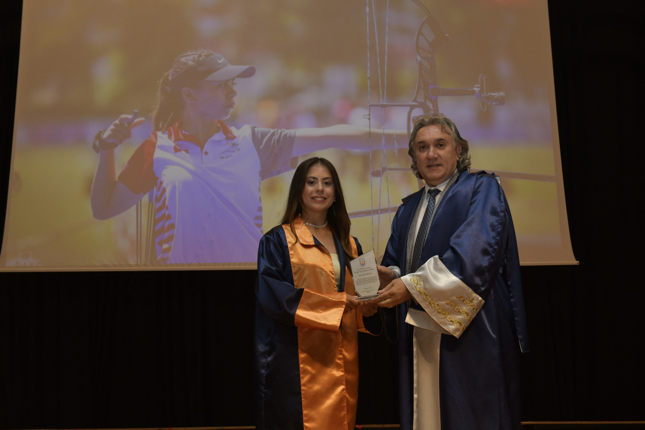 Spor Bilimleri Fakültesi Mezunlarını Gururla Uğurladı