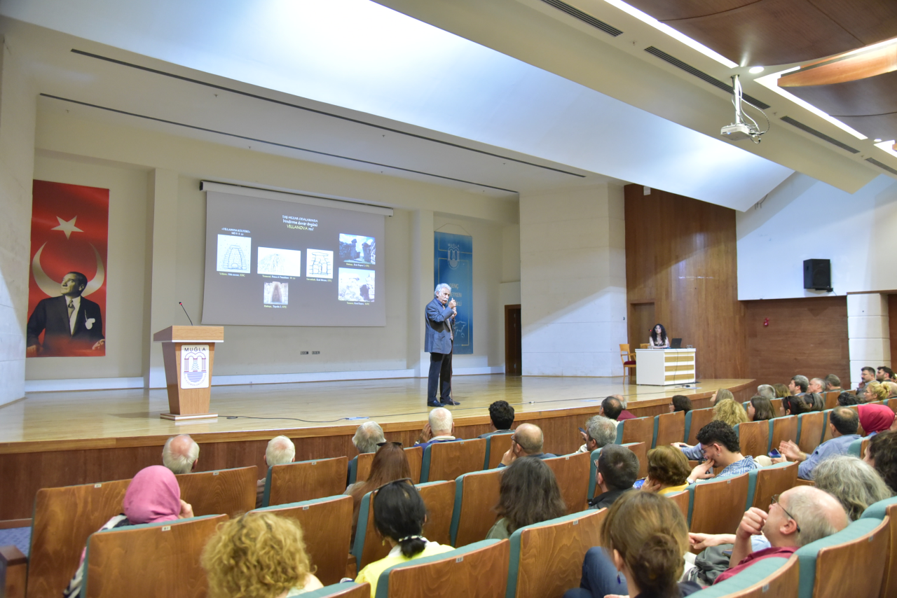 Anadolu Arkeolojisinin Duayeni Fahri Işık, MSKÜ’de Öğrencilerle Buluştu
