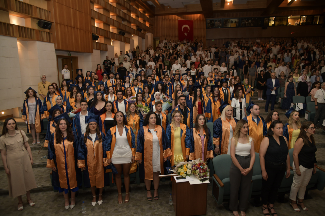 MSKÜ Fen-Edebiyat Fakültesi Mezunlarını Gururla Uğurladı