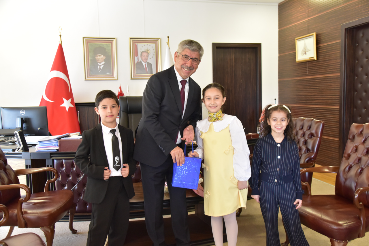 MSKÜ’de Anlamlı Devir Teslim: Rektörlük Makamı Çocuklara Emanet