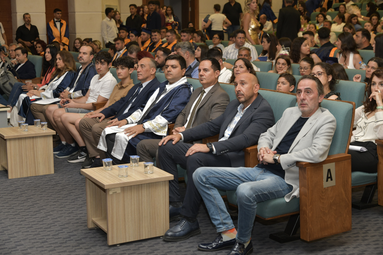 Yatağan MYO Öğrencileri Mezuniyet Sevinci Yaşadı