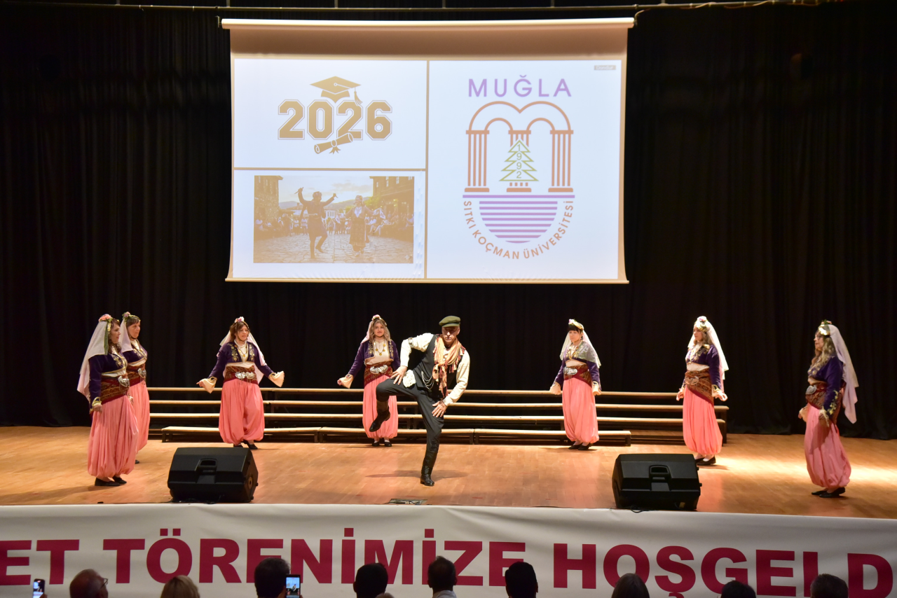 Edebiyat Fakültesi Mezunlarını Geleceğe Uğurladı