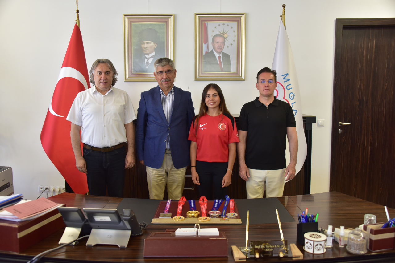 MSKÜ’lü Milli Sporcu Hazal Burun’dan Madalya Ziyareti
