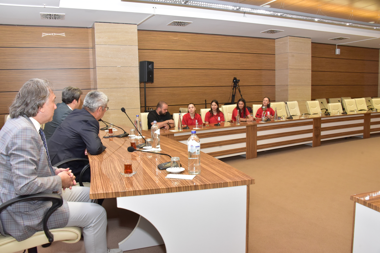 Rektör Prof. Dr. Kaçar, Şampiyon Sporcuları Ağırladı
