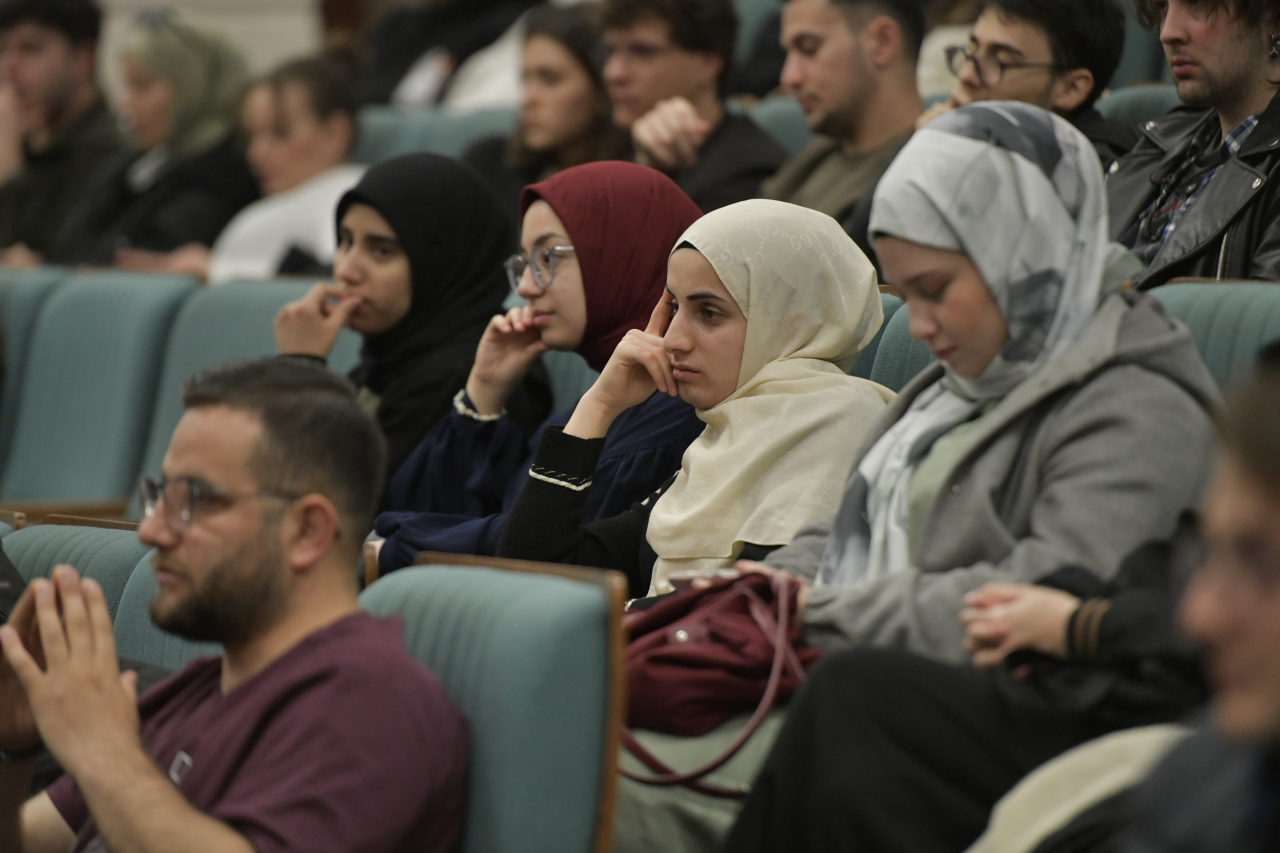 MSKÜ’de Gençlik Yılı Söyleşisi: Rektör Kaçar Öğrencilerle Buluştu