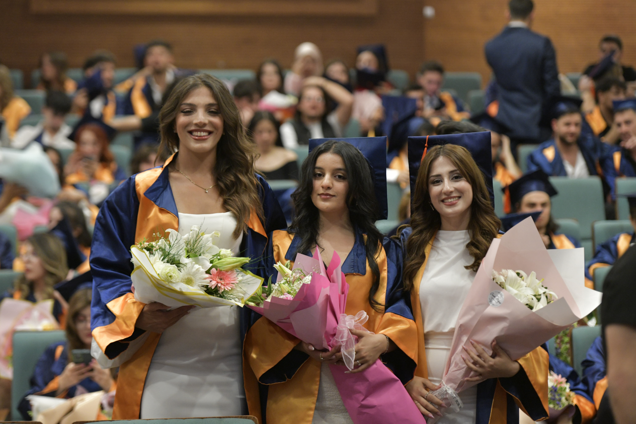 Edebiyat Fakültesi Mezunlarını Geleceğe Uğurladı