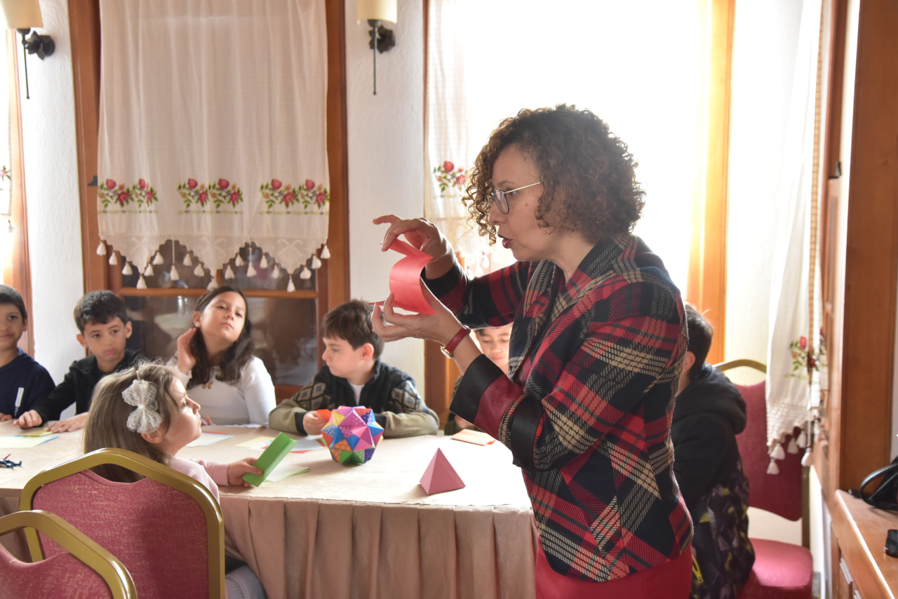 Çocuklar Origami ile Geometrinin Dünyasını Keşfetti  