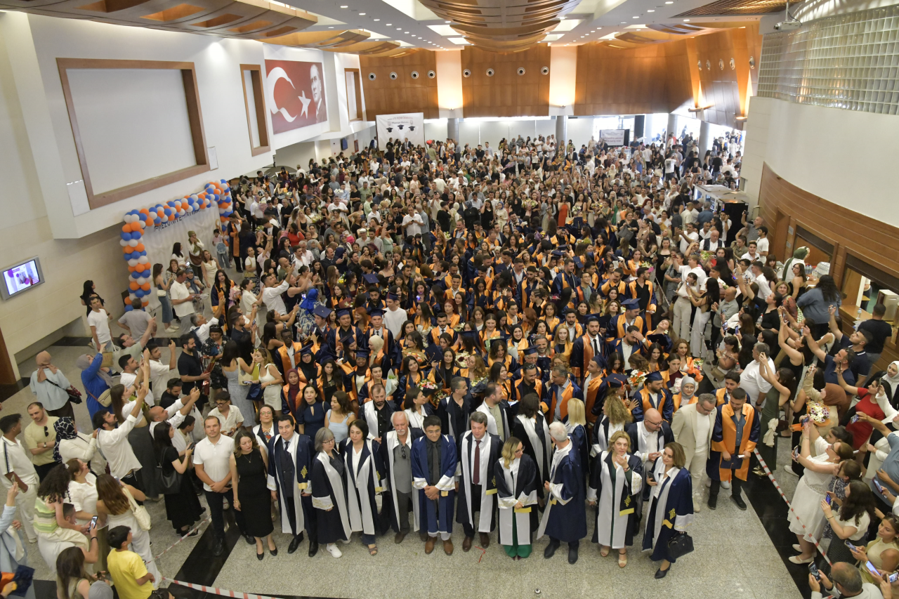 MSKÜ Fen-Edebiyat Fakültesi Mezunlarını Gururla Uğurladı