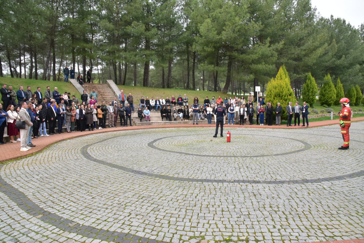 Akademik ve İdari Personele Uygulamalı Yangın Eğitimi