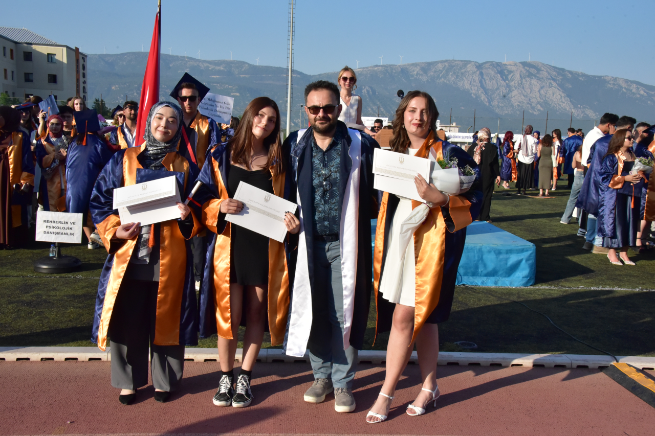 MSKÜ’lü Geleceğin Öğretmenleri Mezun Oldu