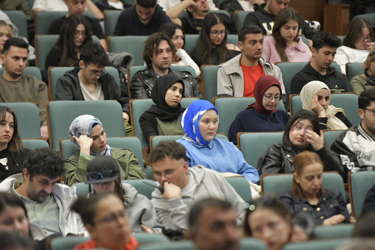 MSKÜ’de Gençlik Yılı Söyleşisi: Rektör Kaçar Öğrencilerle Buluştu