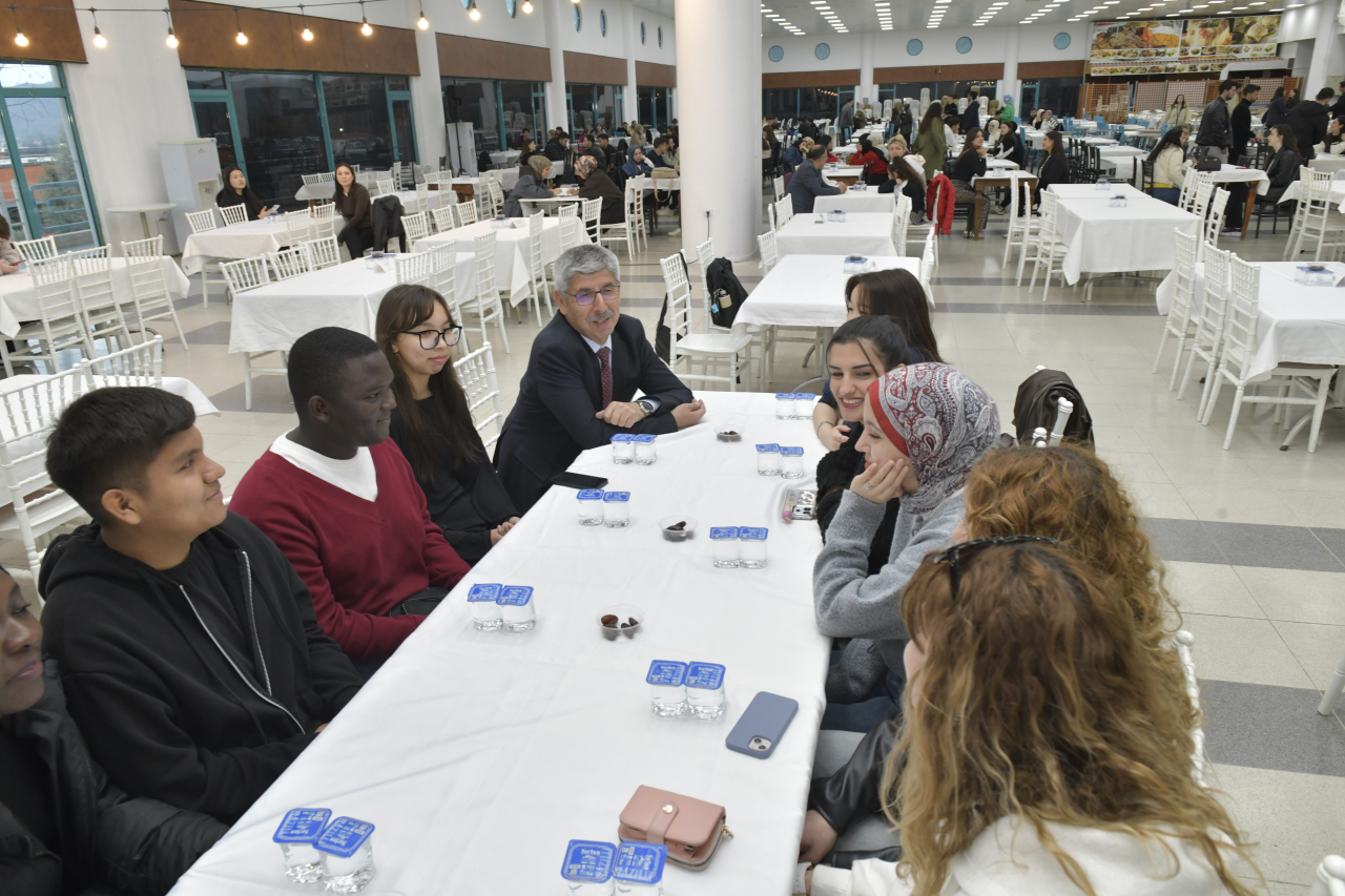 MSKÜ’de Ramazan Sofrası: Öğrenciler ve Protokol Aynı Sofrada