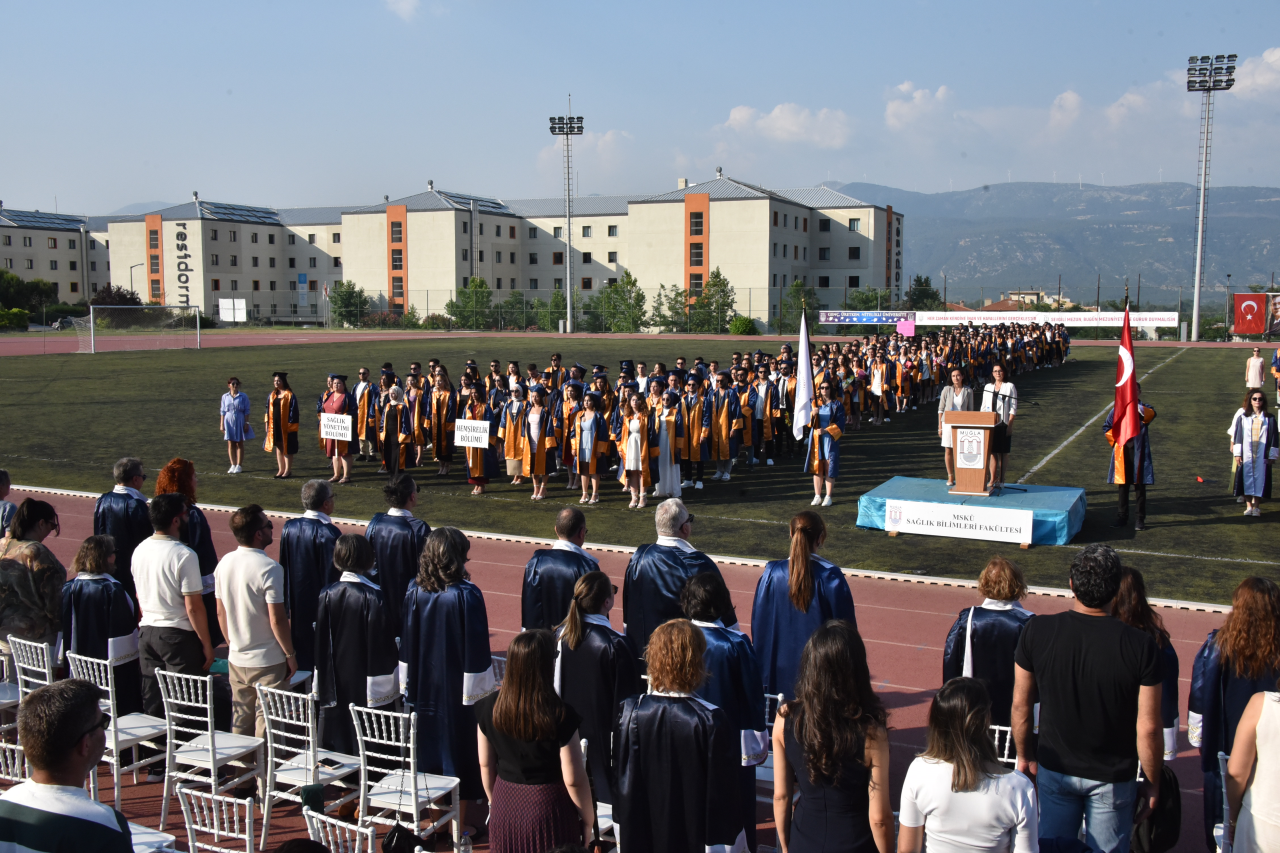 Sağlık Bilimleri Fakültesi’nde Mezuniyet Heyecanı