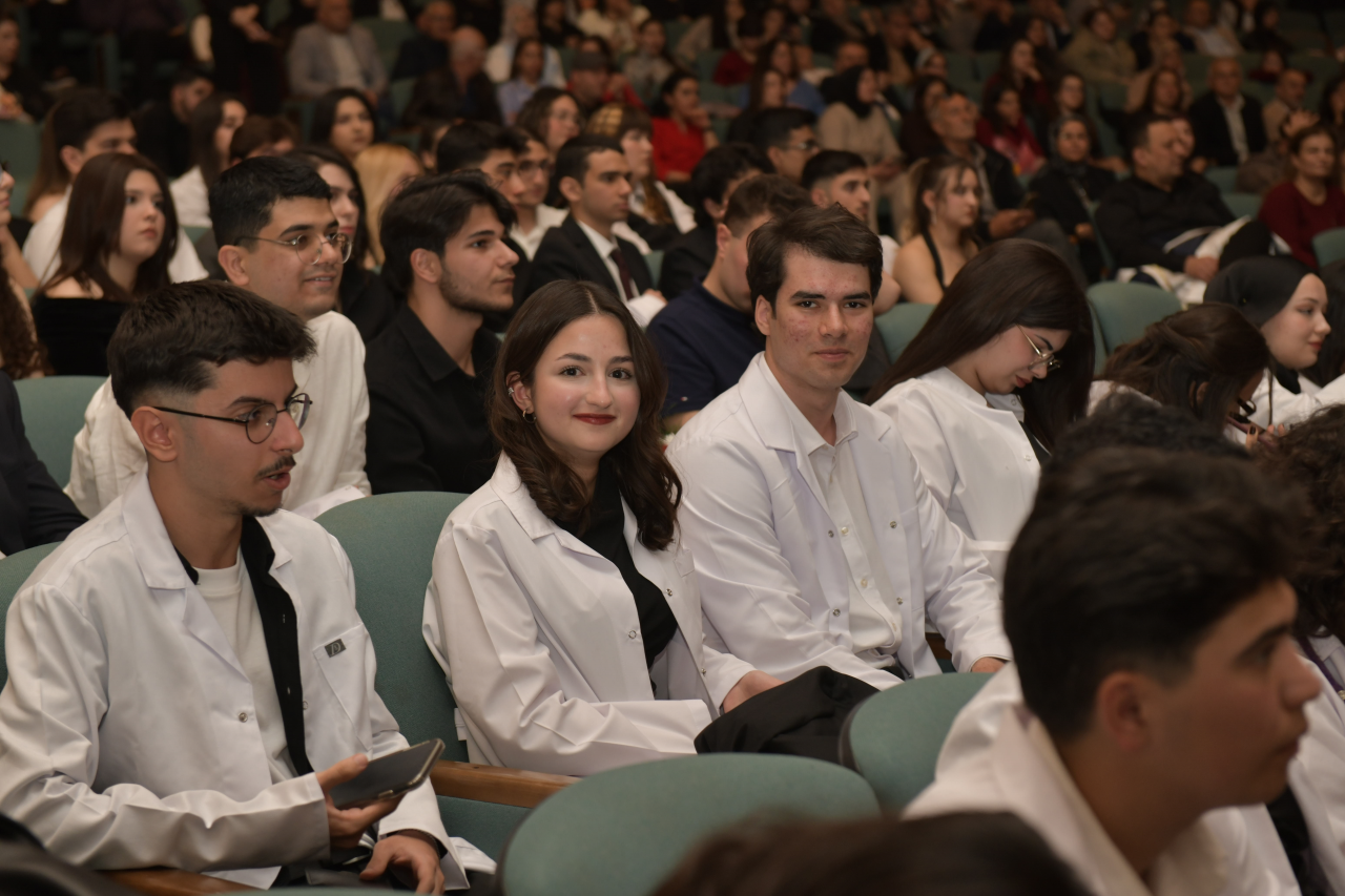 MSKÜ’de Beyaz Önlük Heyecanı: Geleceğin Hekimleri Mesleğe İlk Adımını Attı