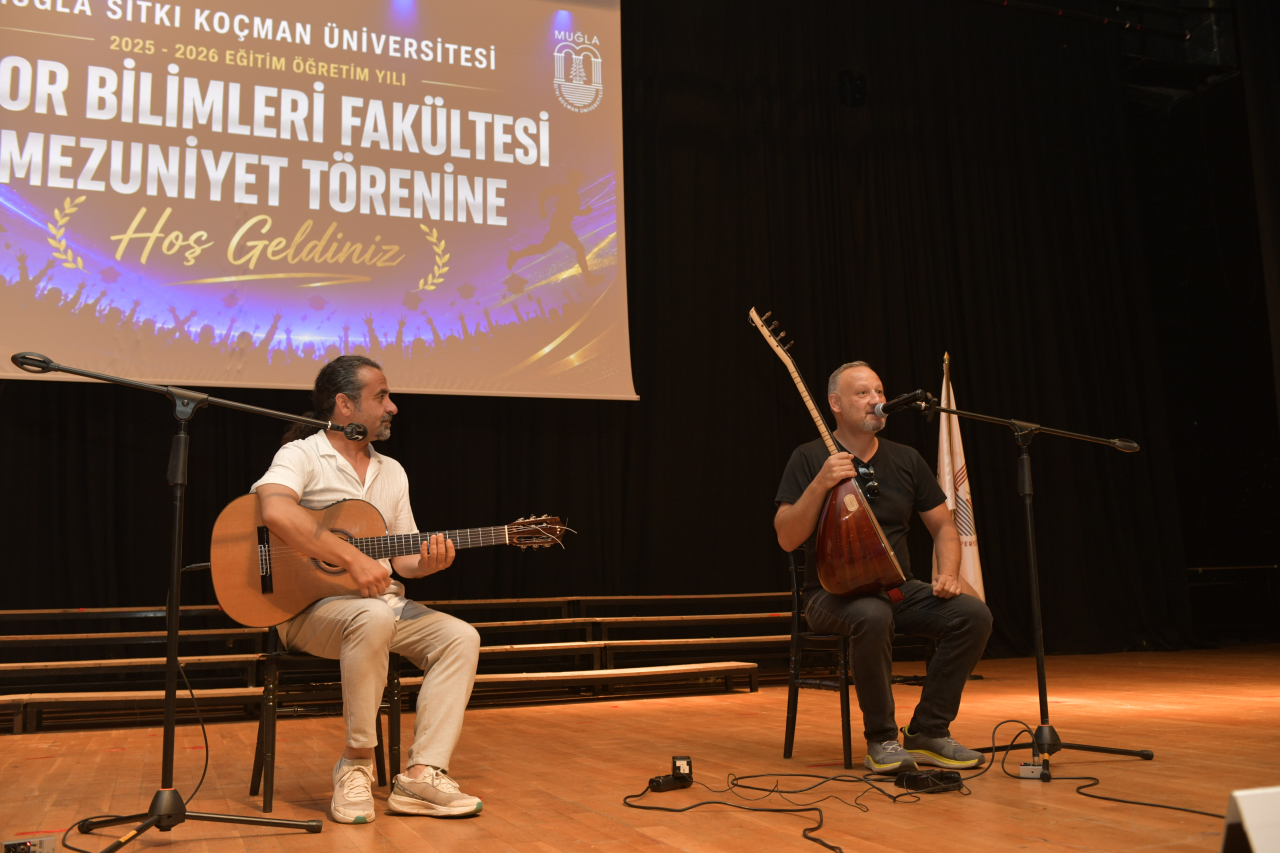 Spor Bilimleri Fakültesi Mezunlarını Gururla Uğurladı