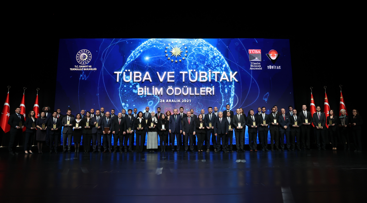 MSKÜ’lü Akademisyen “TÜBİTAK Bilim Ödülü”nü Cumhurbaşkanı Erdoğan’dan Aldı