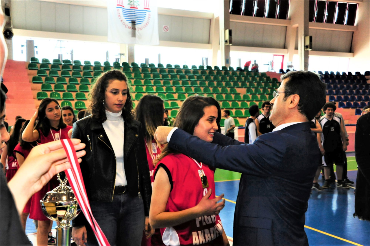 "Sıtkı Koçman Rektörlük Kupası Öğrenciler Arası Basketbol Turnuvası" Kupa Töreni Gerçekleşti