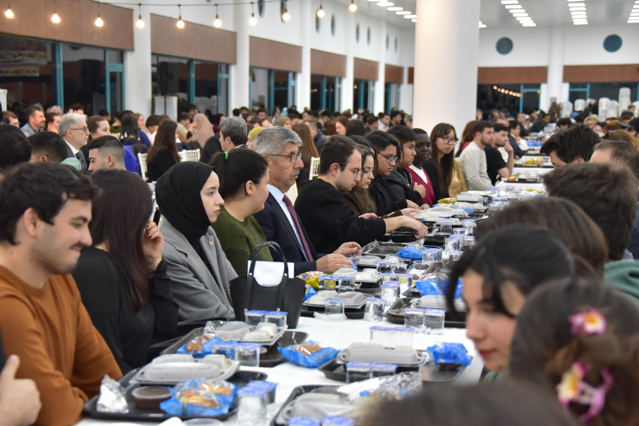 MSKÜ’de Ramazan Sofrası: Öğrenciler ve Protokol Aynı Sofrada